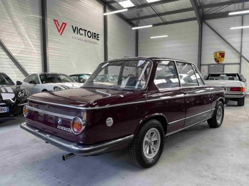 BMW-2002-Tii-Bordeaux-21