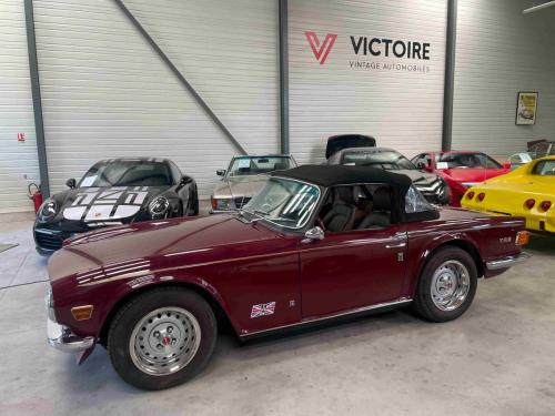 Triumph TR6 PI Bordeaux (1)