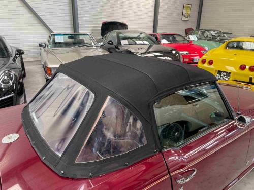 Triumph TR6 PI Bordeaux (13)