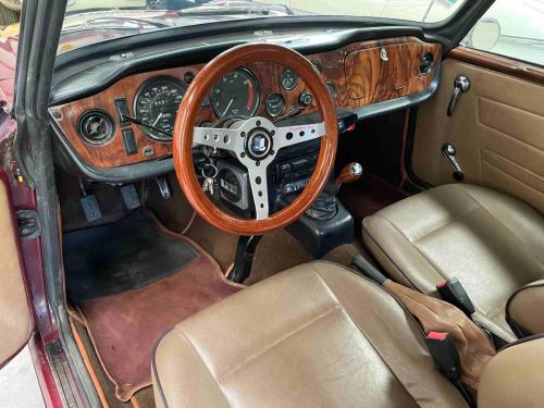 Triumph TR6 PI Bordeaux (17)