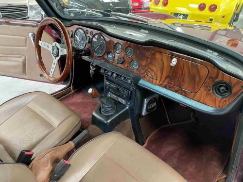 Triumph TR6 PI Bordeaux (18)
