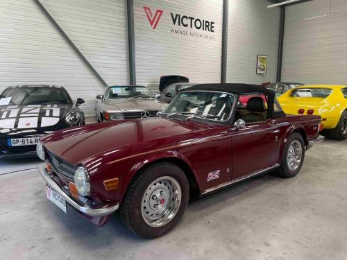 Triumph TR6 PI Bordeaux (6)