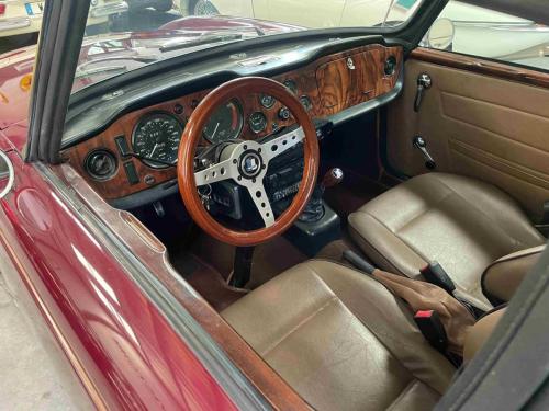 Triumph TR6 PI Bordeaux (7)